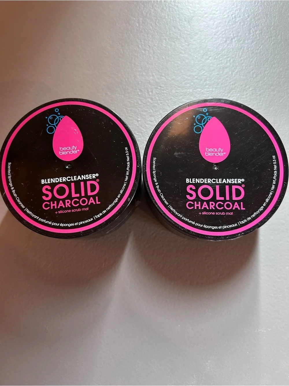 beautyblender Charcoal Cleansing Solid - Black & Hot Pink